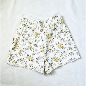 NWT Cream floral spring shorts